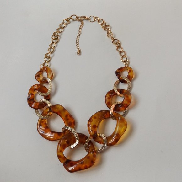 Jewelry - Lightweight Plastic Loops Link Statement Necklace